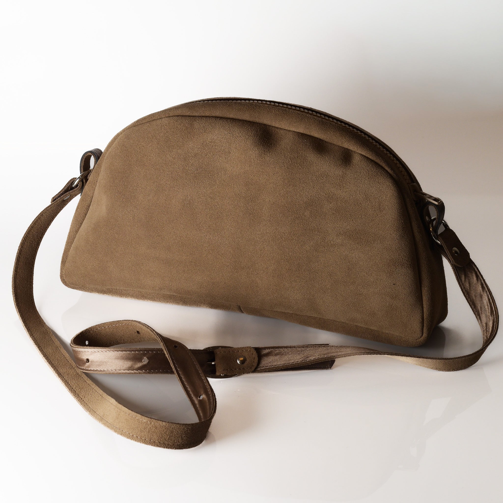 Bolso semicírculo en serraje - Masum Karimi
