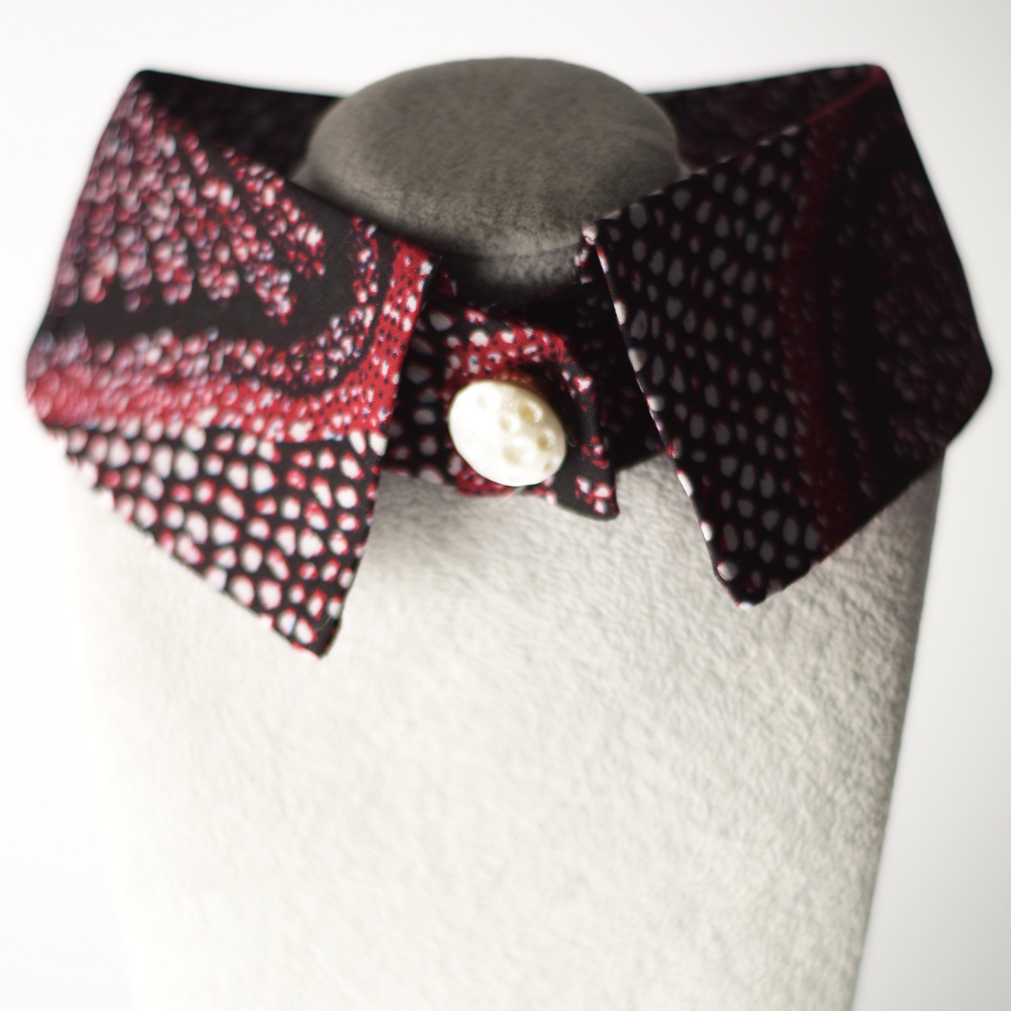 Cuello camisero de algodón granate - Masum Karimi