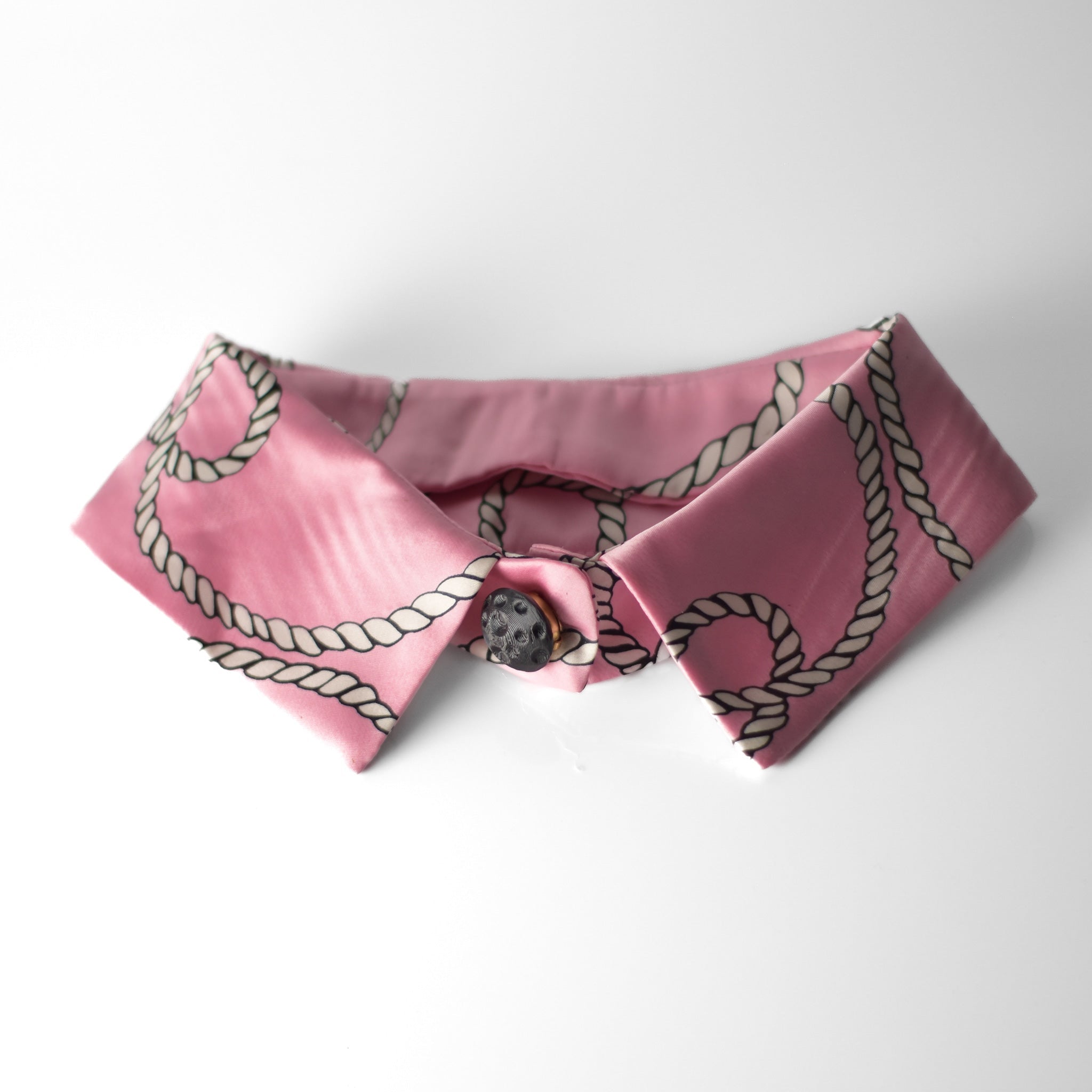 Cuello camisero de raso rosa - Masum Karimi