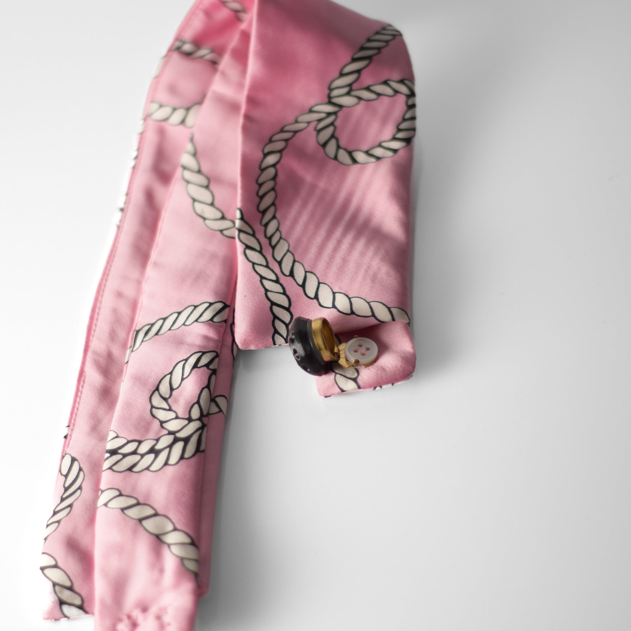 Cuello camisero de raso rosa - Masum Karimi