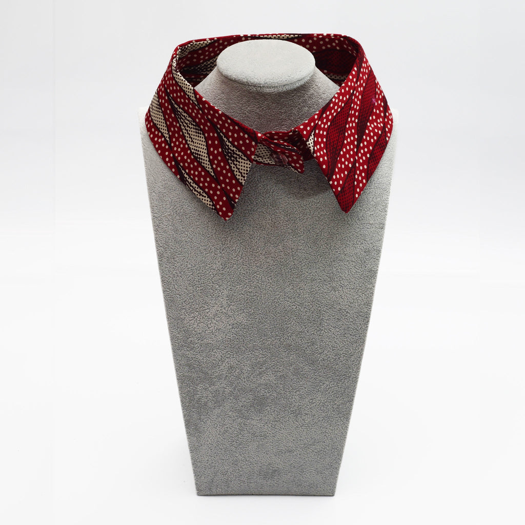 Cuello camisero hojas rojas y blancas - Masum Karimi