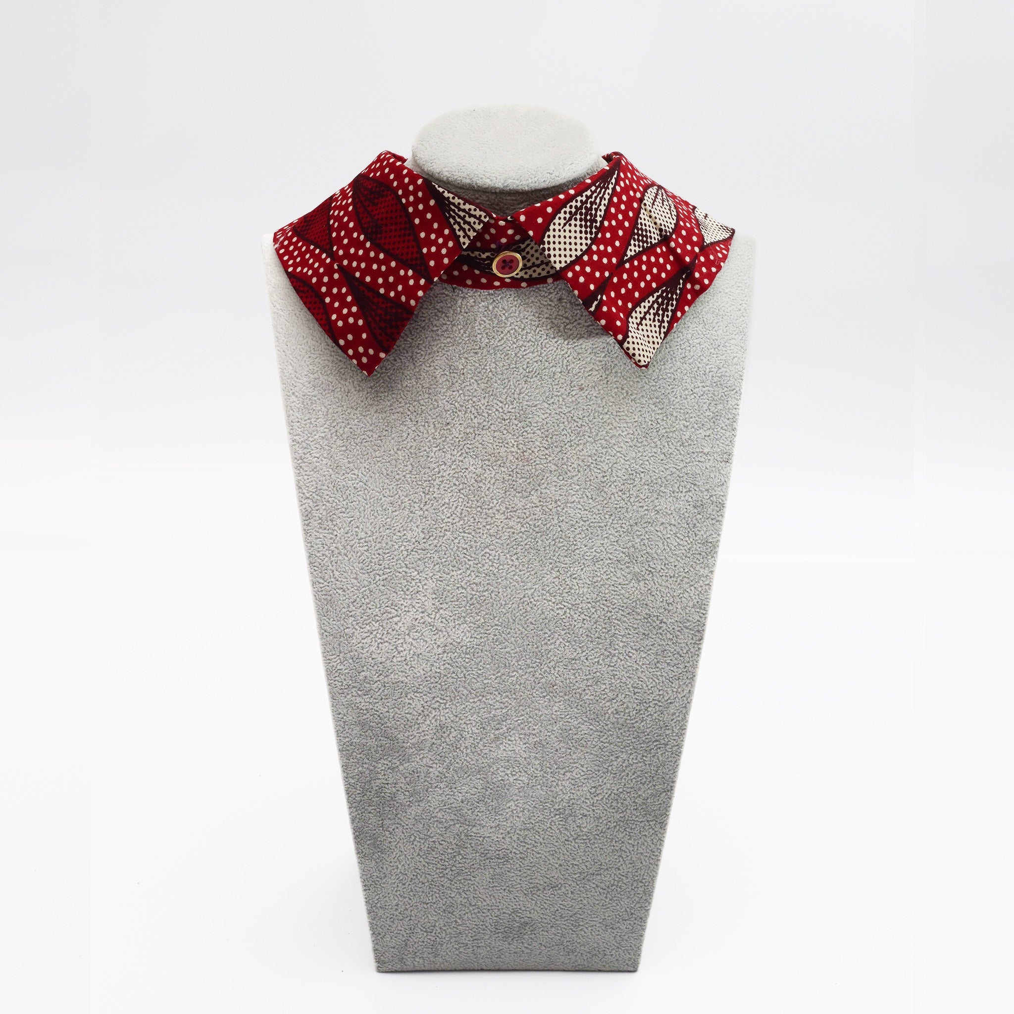 Cuello camisero hojas rojas y blancas - Masum Karimi