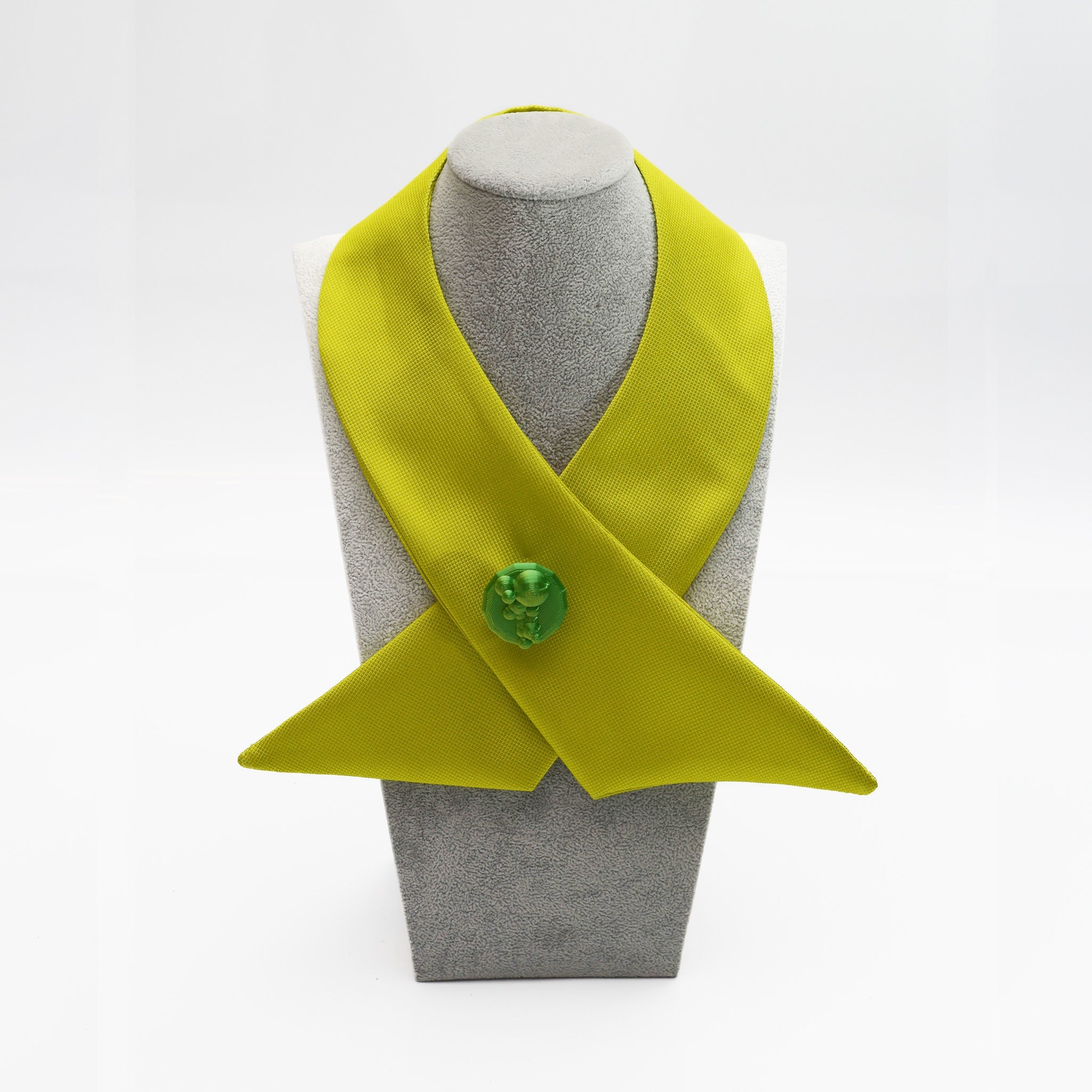 CUELLO CRUZADO BROCADO VERDE PISTACHO - Masum Karimi
