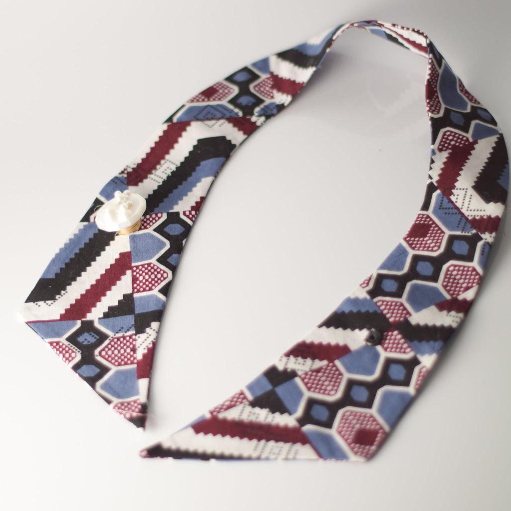 CUELLO CRUZADO GEOMÉTRICO - Masum Karimi