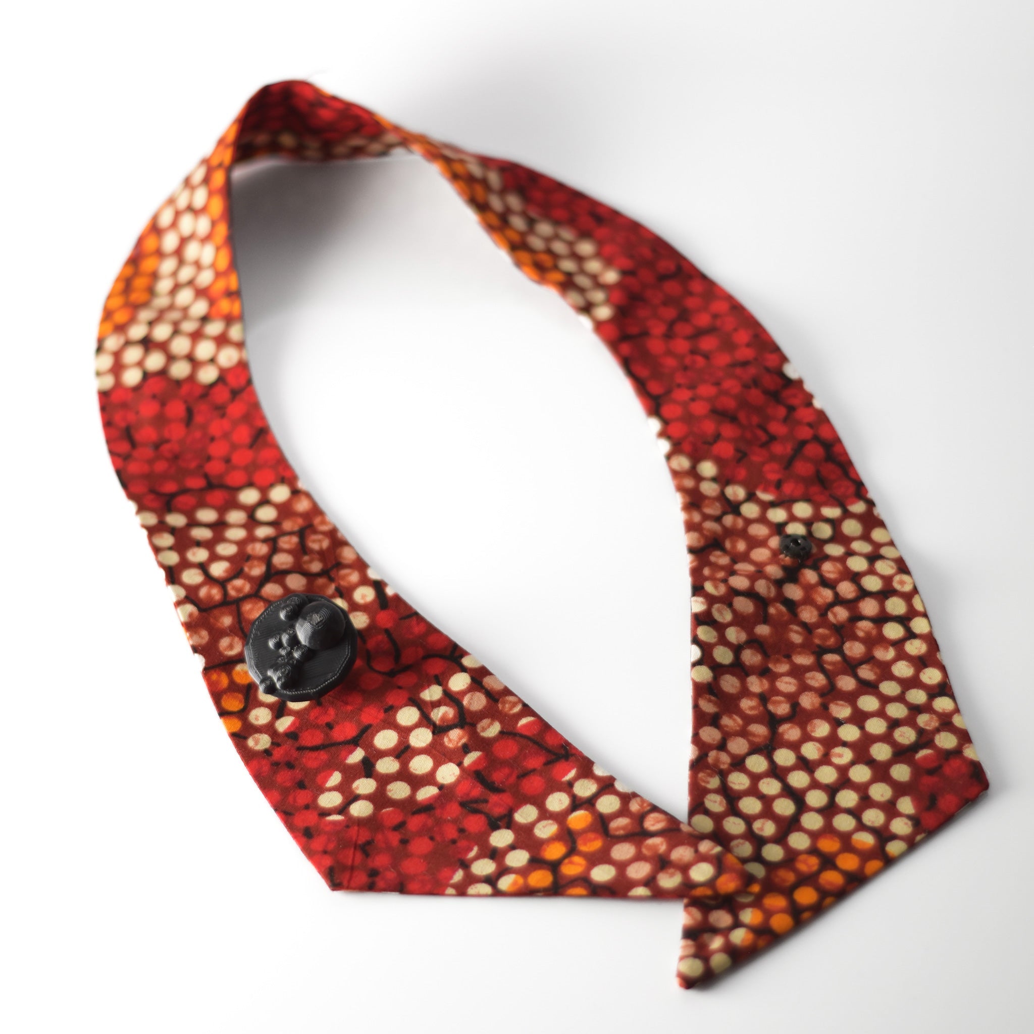 CUELLO CRUZADO LUNARES - Masum Karimi