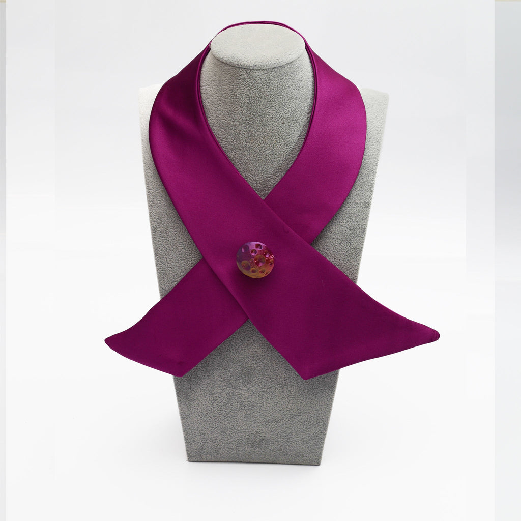 CUELLO CRUZADO RASO MORADO BUGANVILLA - Masum Karimi