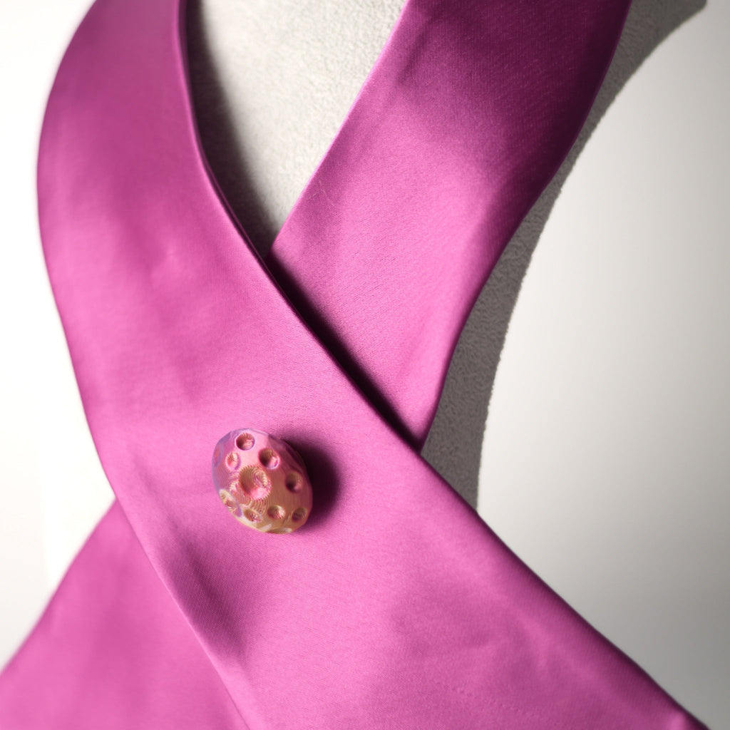 CUELLO CRUZADO RASO MORADO BUGANVILLA - Masum Karimi