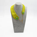 Cuello joya de piqué verde pistacho con botón 3D - Masum Karimi