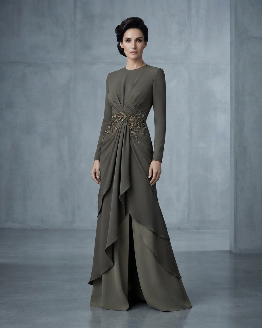 traje de madrina con bordado y lazo