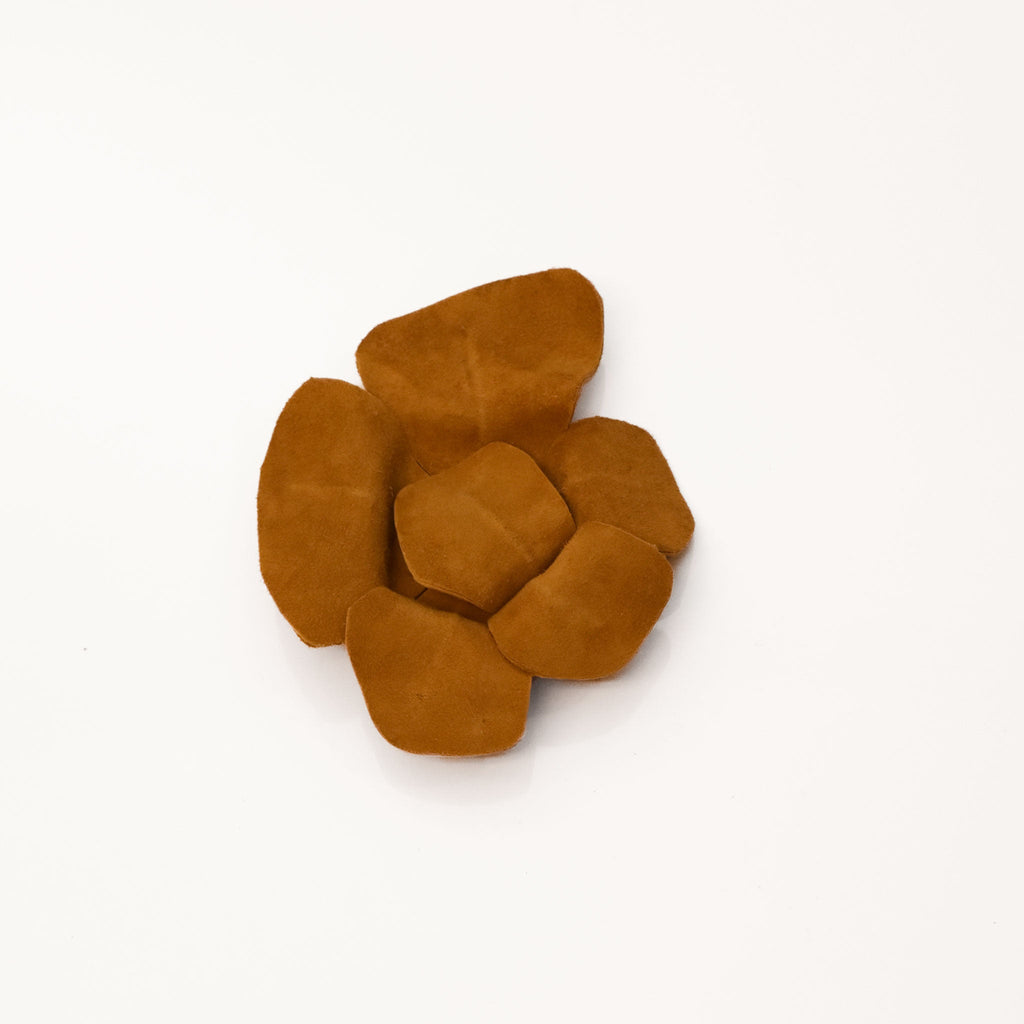 Flor de cuero marrón camel - Masum Karimi