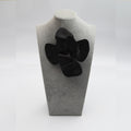 Flor de cuero negro - Masum Karimi