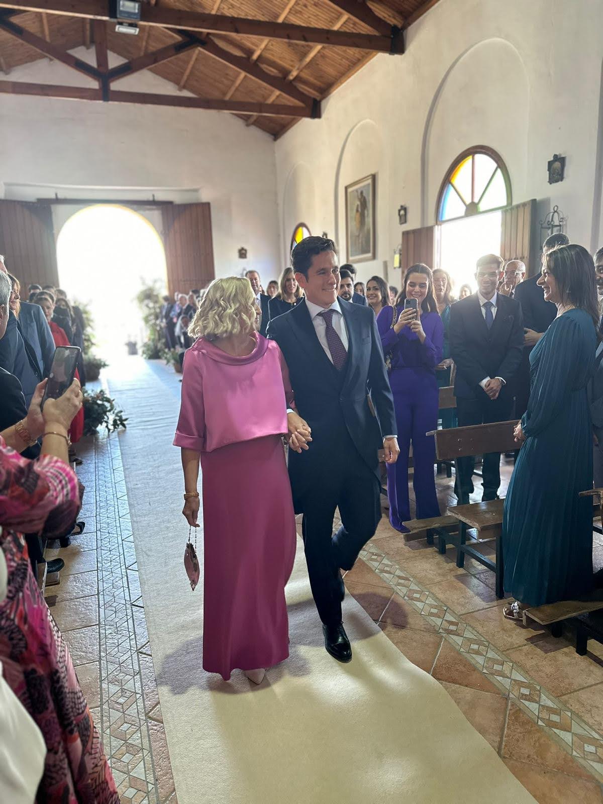 Traje de madrina hecho a medida en atelier de alta costura de Masum Karimi