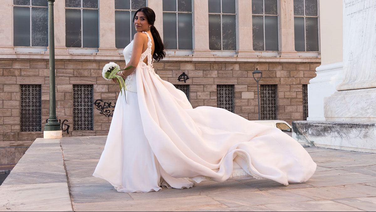 Vestido de novia de Gelareh H.Karimi diseñado por su madre Masum Karimi para su boda en la histórica ciudad de Aten