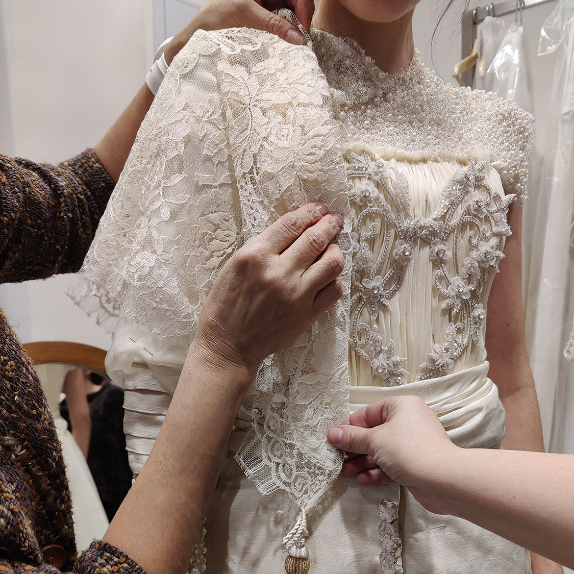 Vestido de novia diseñado por Tania Alvarez para la serie La Promesa de TVE hecho por Masum Karimi