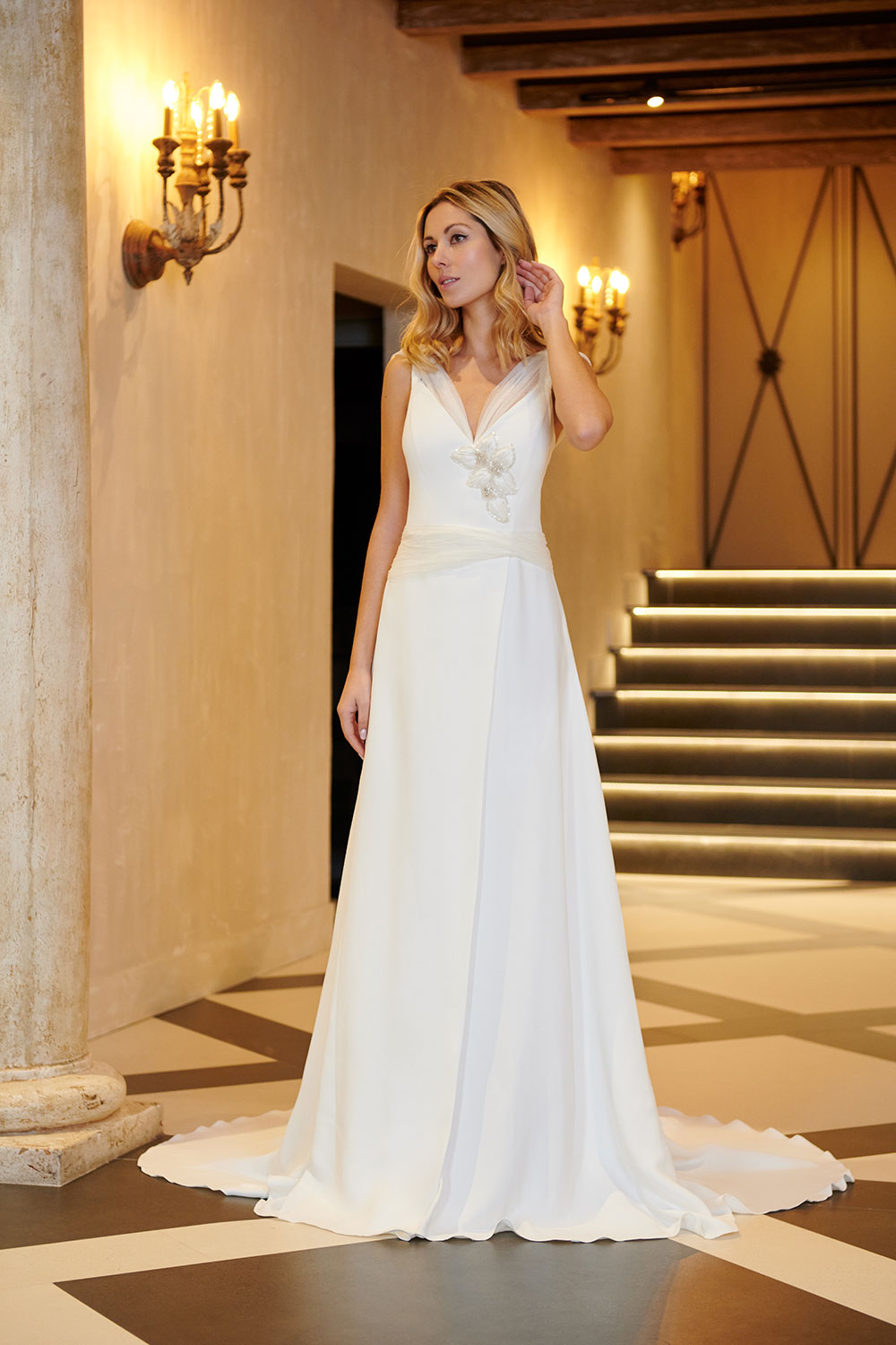Vestido de novia con patronaje preciso y elegancia silenciosa, colección Sepid.